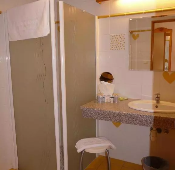 Отель Logis Hôtel Restaurant La Petite Auberge Alsace