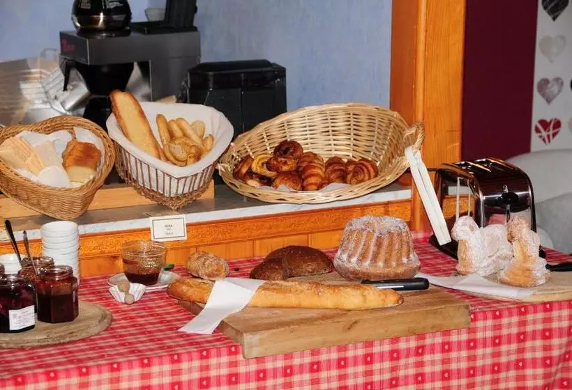 Отель Logis Hôtel Restaurant La Petite Auberge Alsace