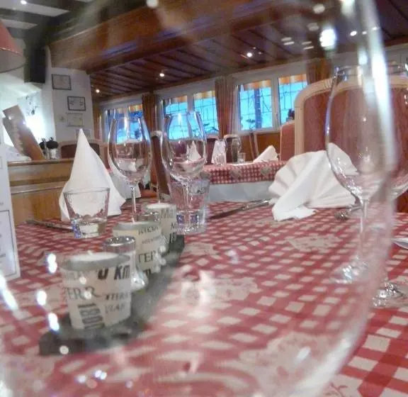 Отель Logis Hôtel Restaurant La Petite Auberge Alsace