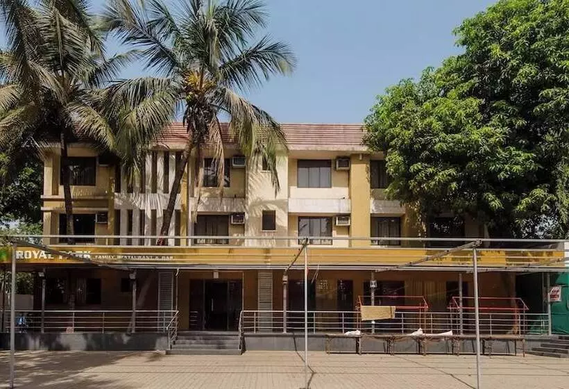 בית מלון כפרי Royal Park Residency