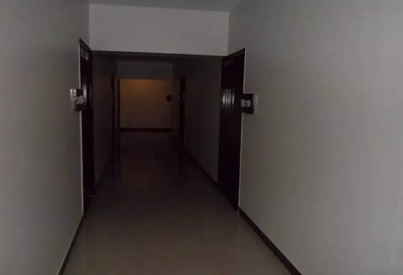 בית מלון כפרי Royal Park Residency