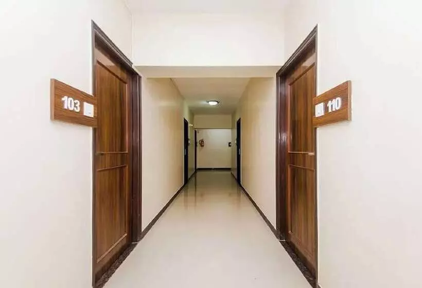 בית מלון כפרי Royal Park Residency