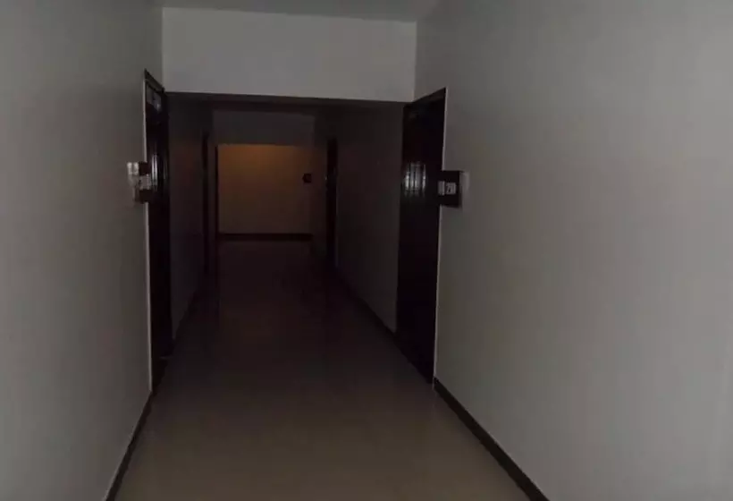 בית מלון כפרי Royal Park Residency