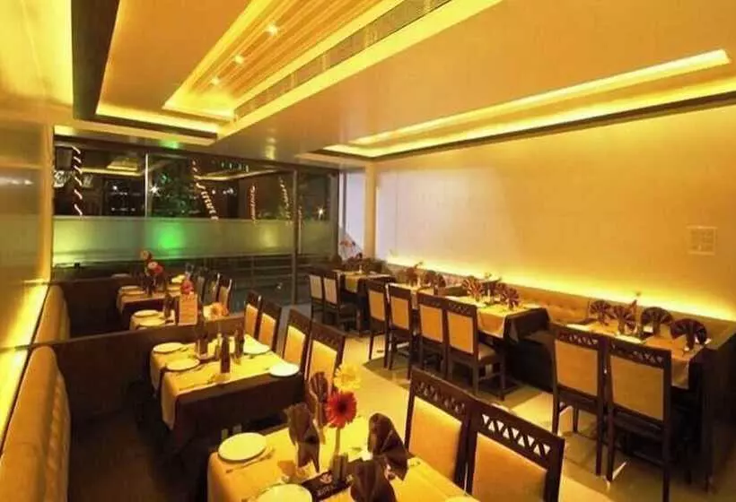 בית מלון כפרי Royal Park Residency