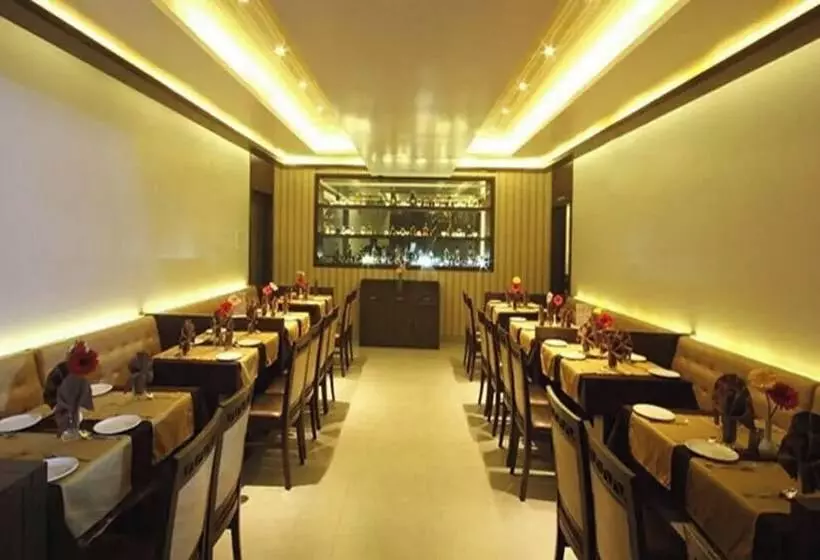 בית מלון כפרי Royal Park Residency