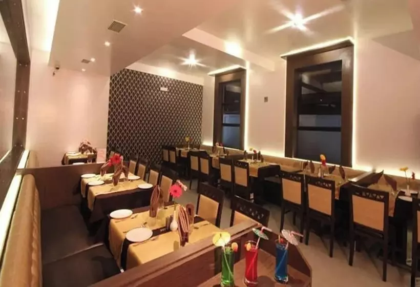 בית מלון כפרי Royal Park Residency