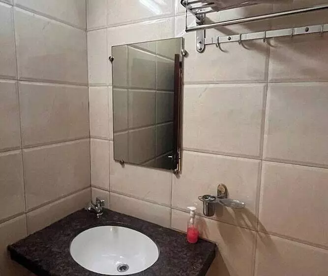 בית מלון כפרי Royal Park Residency