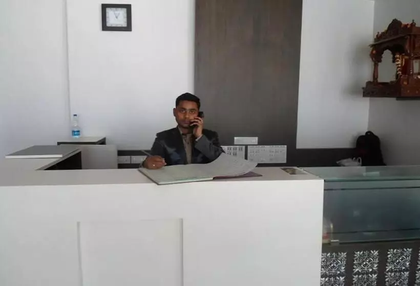 בית מלון כפרי Royal Park Residency