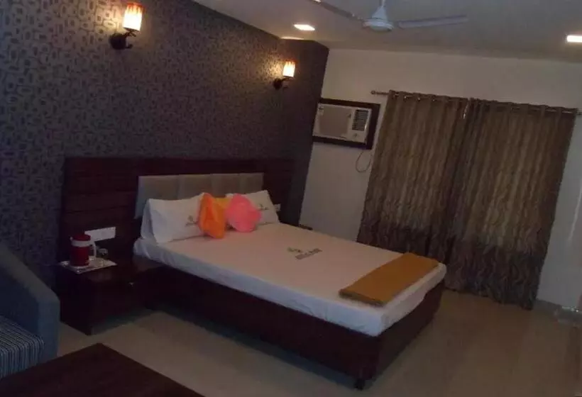 בית מלון כפרי Royal Park Residency