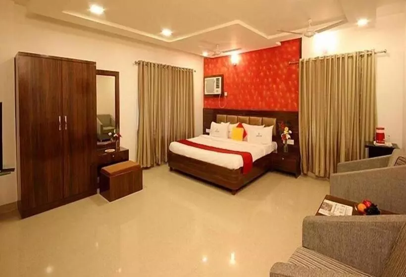 בית מלון כפרי Royal Park Residency