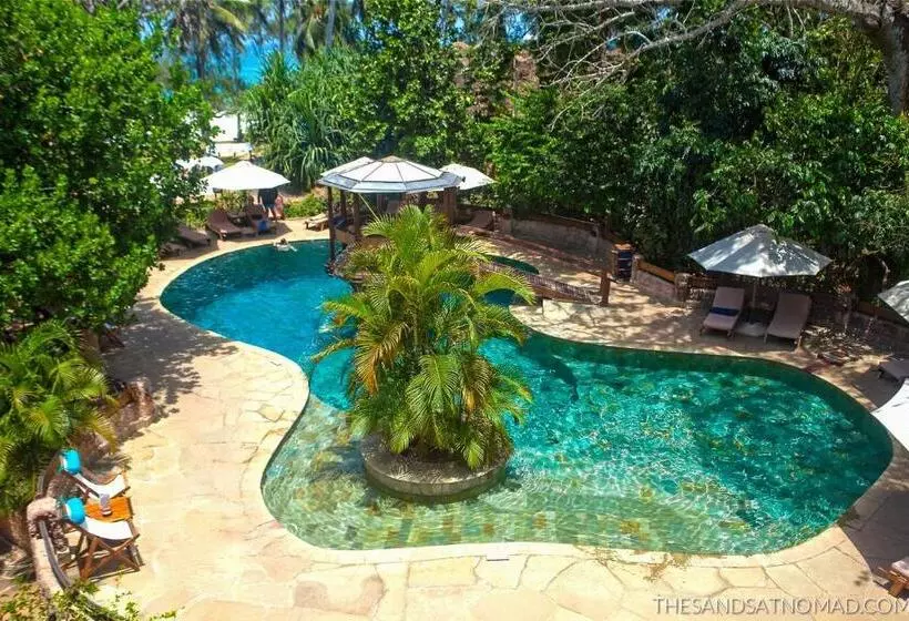 هتل Nomad Beach Resort