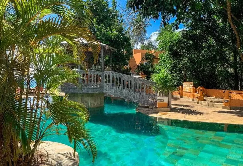 هتل Nomad Beach Resort