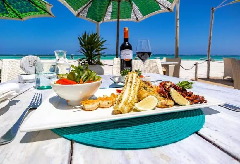 هتل Nomad Beach Resort