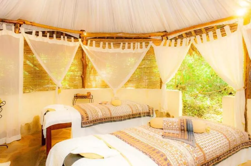 هتل Nomad Beach Resort