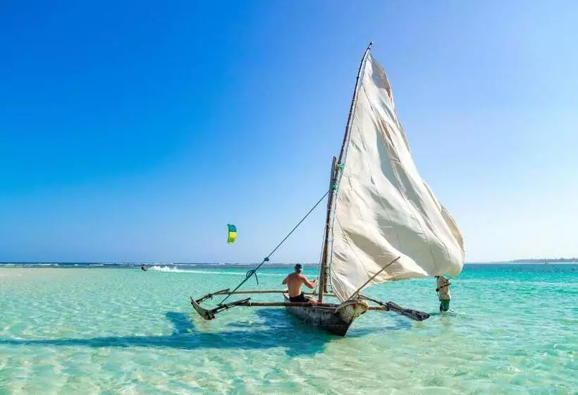 هتل Nomad Beach Resort