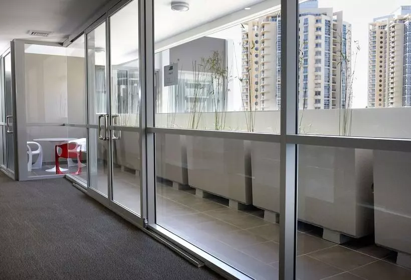 Holiday Inn & Suites Sydney Bondi Junction, An Ihg