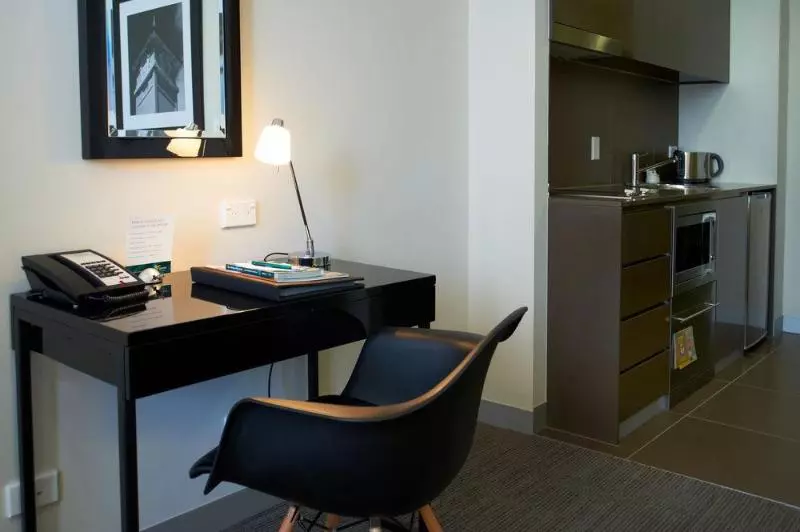 Holiday Inn & Suites Sydney Bondi Junction, An Ihg