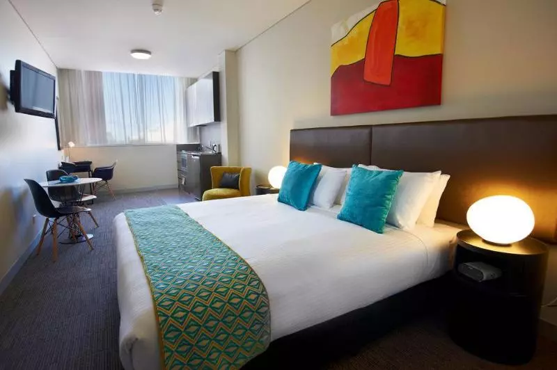 Holiday Inn & Suites Sydney Bondi Junction, An Ihg