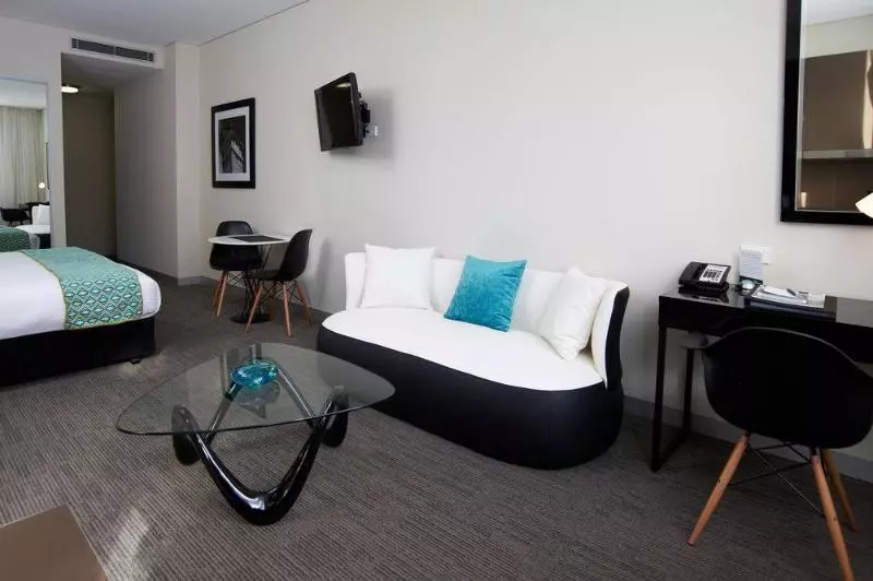Holiday Inn & Suites Sydney Bondi Junction, An Ihg