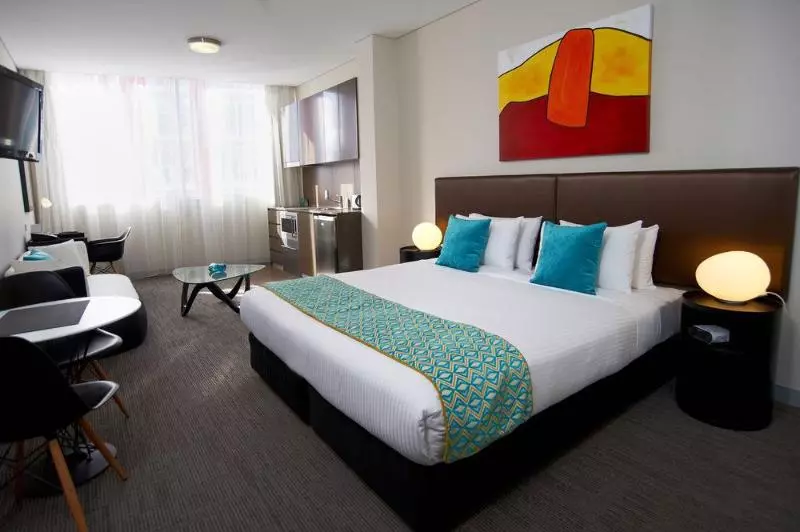 Holiday Inn & Suites Sydney Bondi Junction, An Ihg