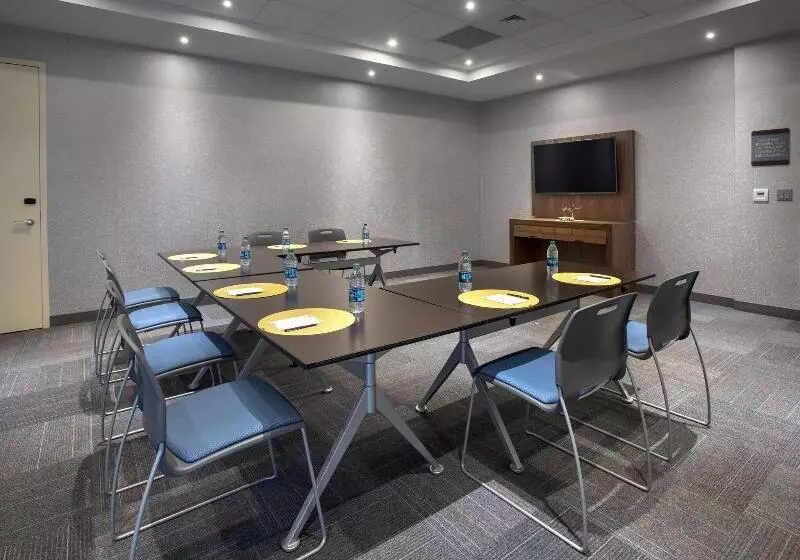 فندق Aloft Buffalo Airport