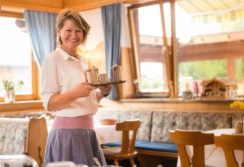 ホテル Alpenhof Wallgau