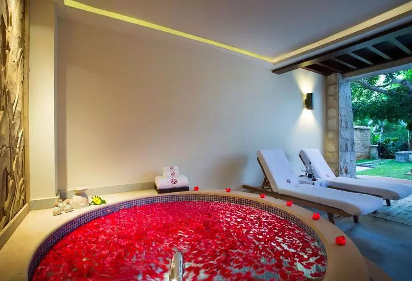 ホテル Hongyuewan Holiday  Fuxian Lake