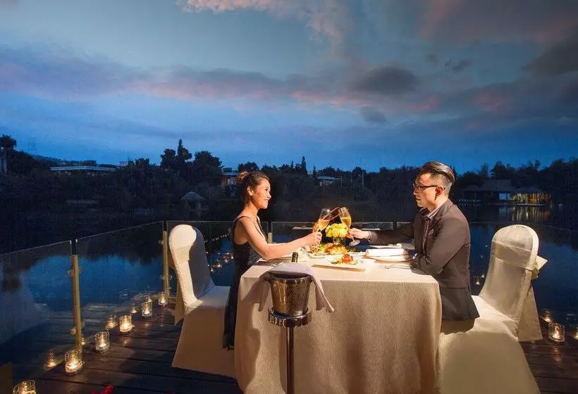 ホテル Hongyuewan Holiday  Fuxian Lake