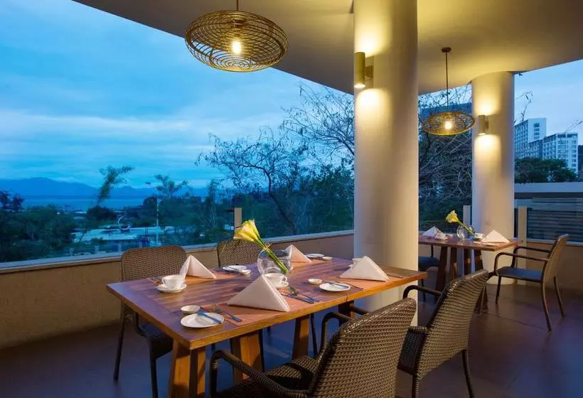 ホテル Hongyuewan Holiday  Fuxian Lake