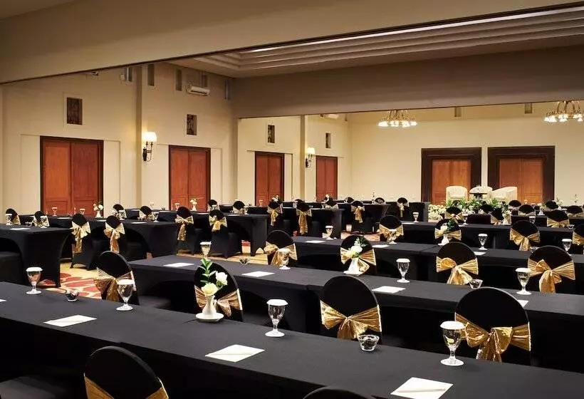 él Hotel Kartika Wijaya Batu