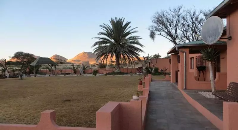 Отель Goibib Mountain Lodge