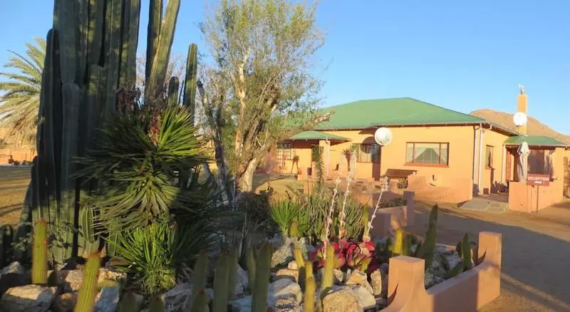 Отель Goibib Mountain Lodge