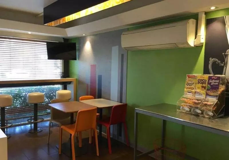 בית מלון כפרי Ibis Budget Enfield