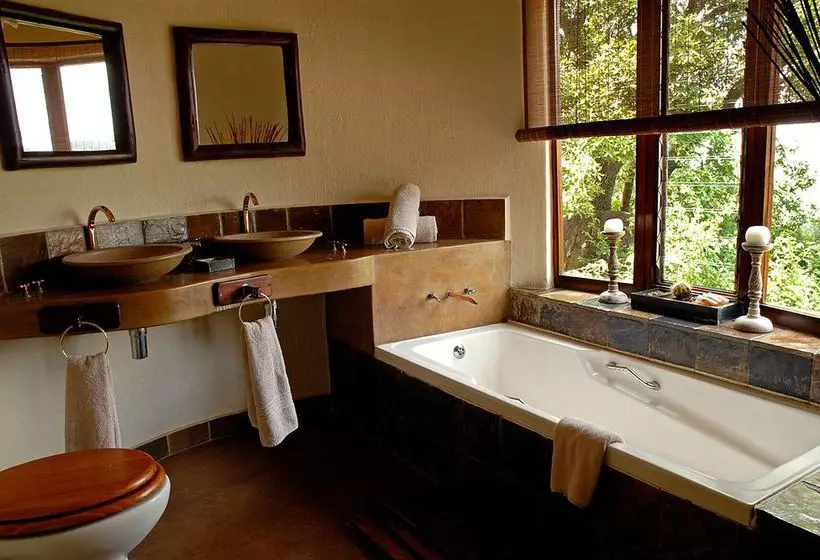 Отель Manyatta Rock Camp Kwa Madwala Private Game Reserve