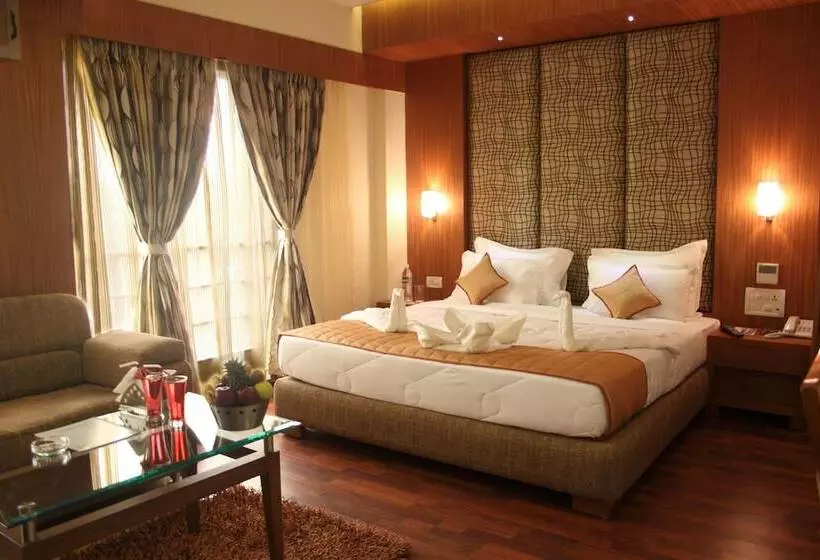 هتل Pristine Residency