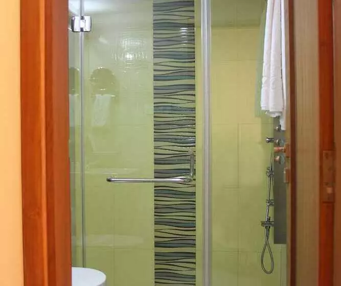 هتل Pristine Residency