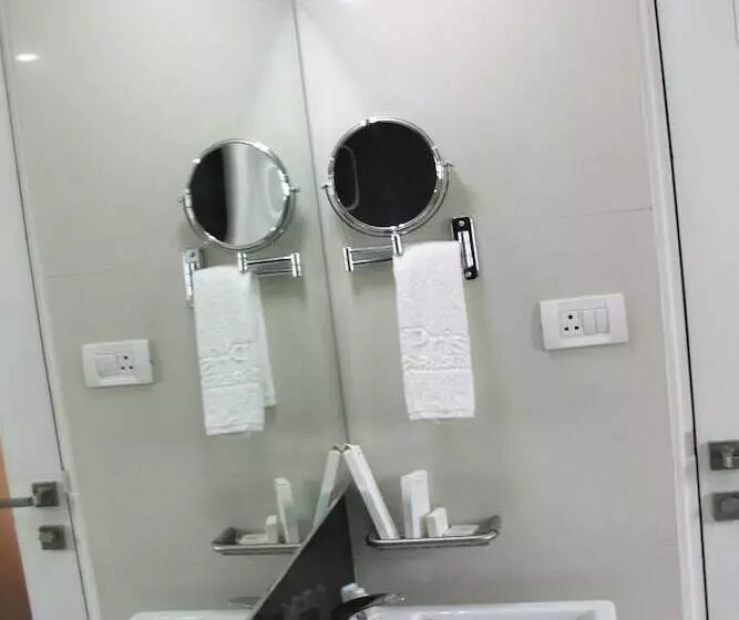 هتل Pristine Residency