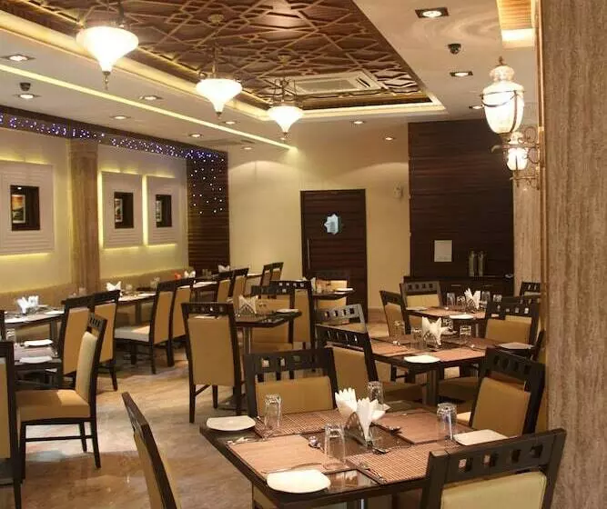 هتل Pristine Residency