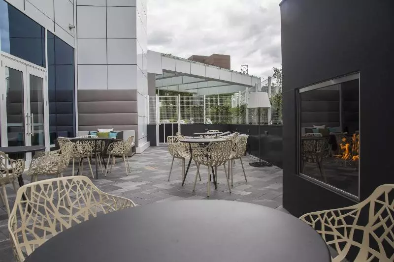 Отель Residence Inn By Marriott The Bronx At Metro Center Atrium