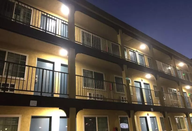 Otel Simply Home Inn & Suites Riverside