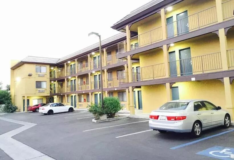 Otel Simply Home Inn & Suites Riverside