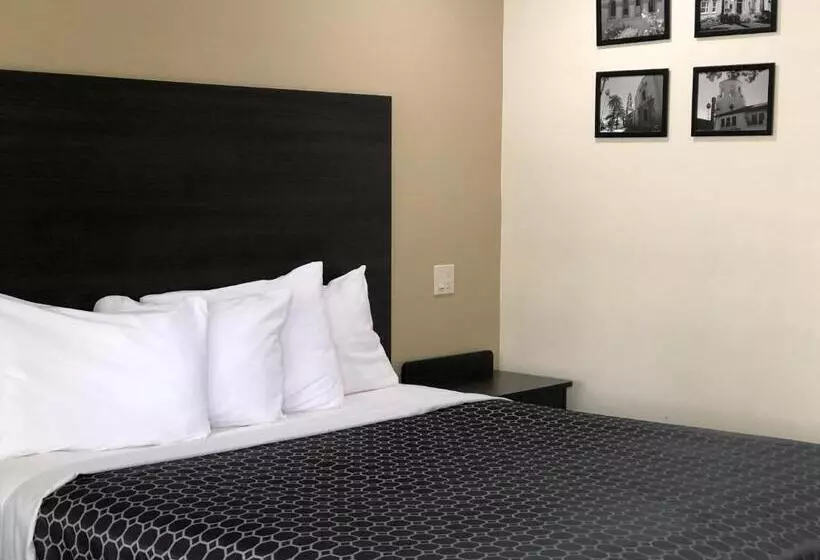 Otel Simply Home Inn & Suites Riverside