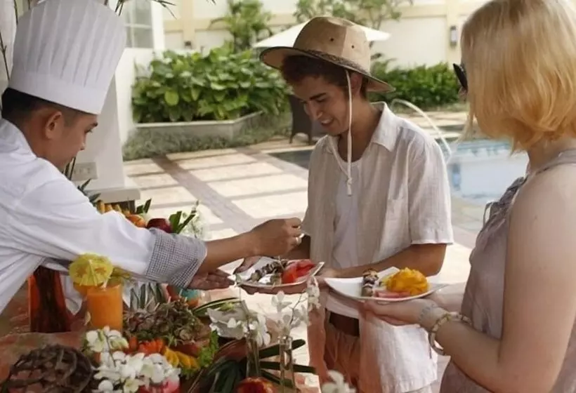 בית מלון כפרי The Avenue Plaza