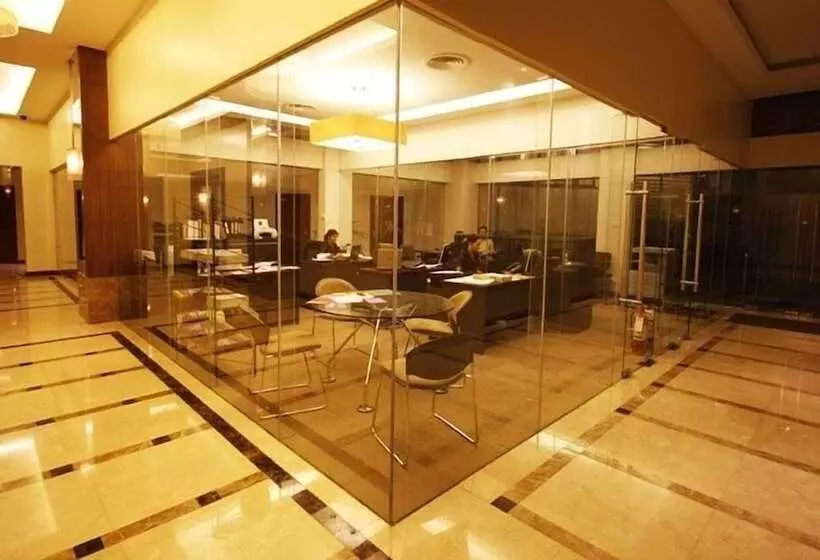 בית מלון כפרי The Avenue Plaza