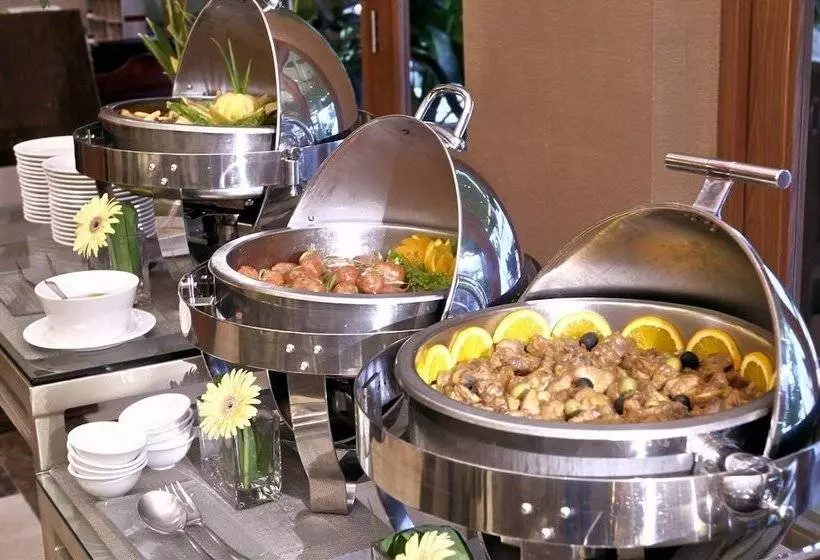 בית מלון כפרי The Avenue Plaza