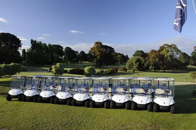 모텔 Fairways Resort