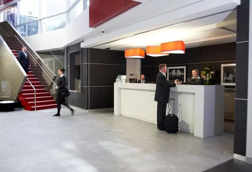 Holiday Inn & Suites Sydney Bondi Junction, An Ihg