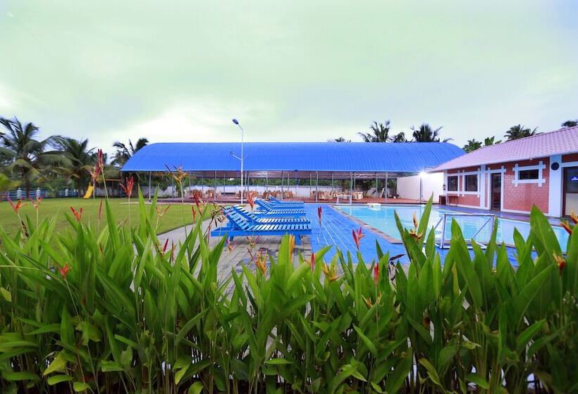 منتجع Blue Waters Cherai