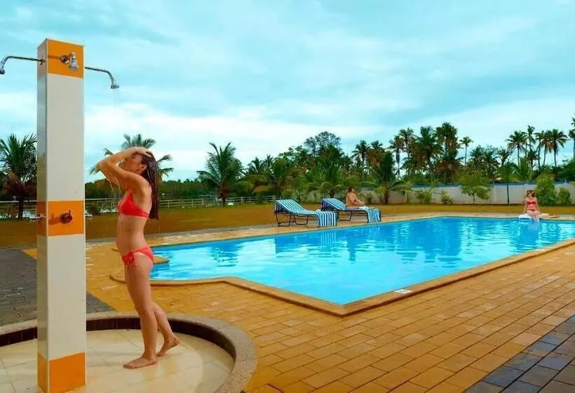 Resort Blue Waters Cherai
