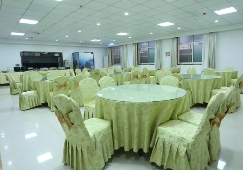 ホテル Greentree Inn Huayin Huashan Scenic Area Xiyue Branch